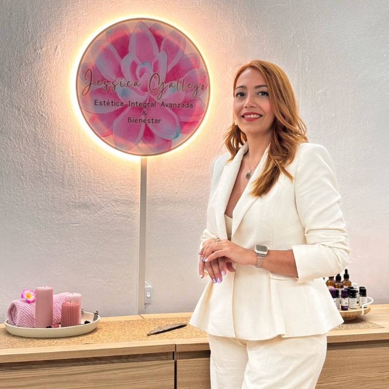 Jéssica Gallego, técnica en estética avanzada, en su cabina de Minilla Centro Médico